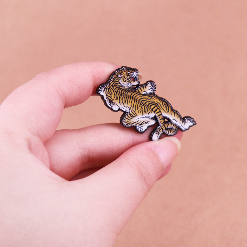 Broche de Esmalte Tigre do Zod - Ethnic Modern Fashion avaliação e preço